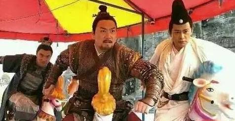 明星片場花絮照，笑到停不下來！原來身中萬箭是這樣拍的 ....