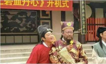 明星片場花絮照，笑到停不下來！原來身中萬箭是這樣拍的 ....