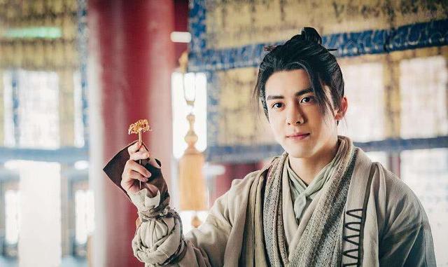 新版「張無忌」還沒大火就稱粉絲「母豬」，多番留言無粉絲回復