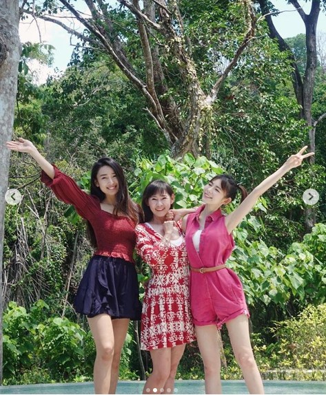 林明禎和53歲媽媽穿同款裙！阿姨的少女身材，好惹火~