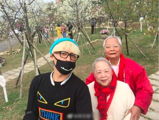 陳志朋家遭人縱火，房子化為灰燼父母積蓄沒了，小帥虎發文表態！