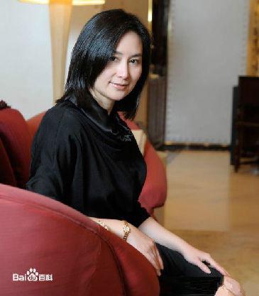 賭王何鴻燊生了11位千金，但為什麼11女兒同一個老爸，容貌卻會差這樣遠？！