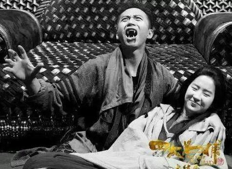 明星片場花絮照，笑到停不下來！原來身中萬箭是這樣拍的！