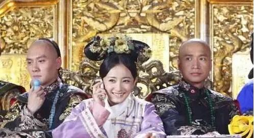 明星片場花絮照，笑到停不下來！原來身中萬箭是這樣拍的！