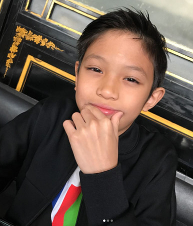 10歲兒子騙學校「爸爸之前是警察，現在轉行賣壽司」！張智霖、袁詠儀被校方要求見家長！