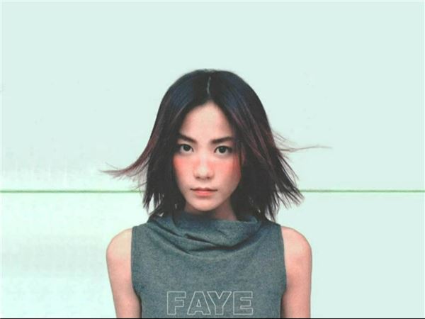 王菲的「唇顎裂女兒」11歲了！自信破表、漂亮樣貌，真的完全不輸當年的王菲！