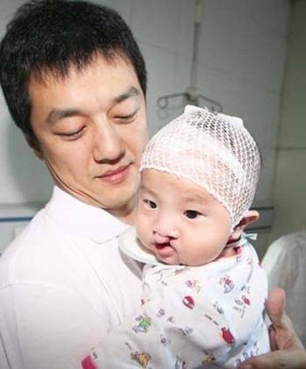 王菲的「唇顎裂女兒」11歲了！自信破表、漂亮樣貌，真的完全不輸當年的王菲！
