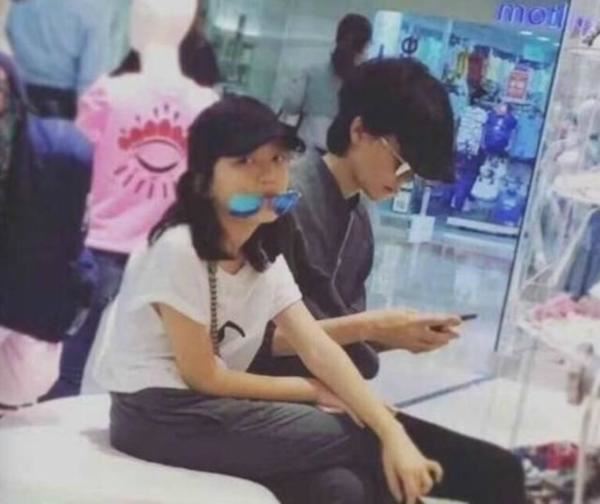 王菲的「唇顎裂女兒」11歲了！自信破表、漂亮樣貌，真的完全不輸當年的王菲！
