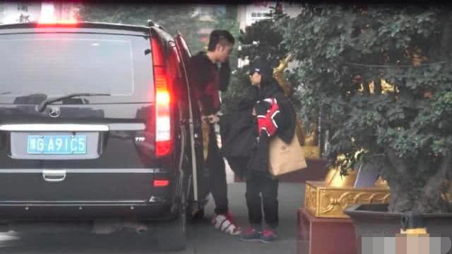 第三錘！張丹峰畢瀅酒店再同屋7小時，畢瀅穿睡袍儼然女主人姿態！