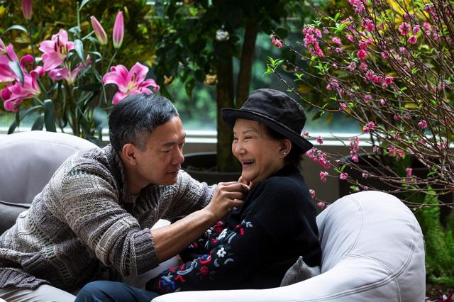 74歲白韻琴姐弟戀30年笑對丈夫被嘲吃軟飯，夫婦聯名物業總值4億！