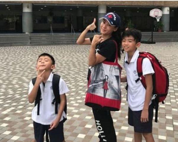 李英愛8歲女兒近照曝光，小時候是萌寶寶，長大後就成了小仙女