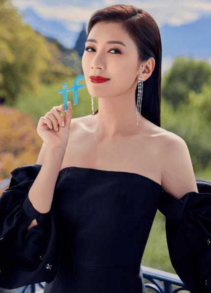夫妻公開「秀恩愛」，伊能靜、鐘麗緹和賈靜雯的區別，一眼就看出來！真的過得幸福只有「她」！
