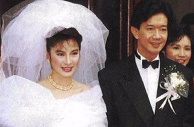 曾給梅艷芳扶靈，一婚僅當三年闊太，今與大17歲的富豪戀愛多年