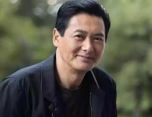 為什麼「發哥」一定會裸捐56億家產？看看他的兄弟姐妹，你就明白了
