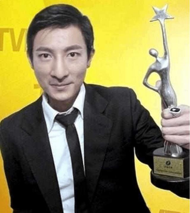 山寨明星瘋狂撈金：假林俊傑賺700萬，假古天樂一場車展賺5萬！