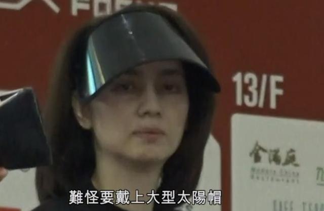 港媒曝洪欣近照一夜老了10歲，不停打電話心事重重好憔悴！