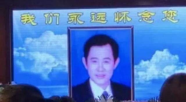 一路走好！李連傑家傳來噩耗，家人傷心欲絕，在北京八寶山設靈堂