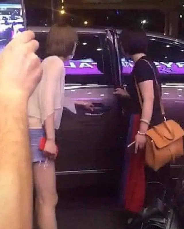 楊冪離婚後太敢穿，男子街頭偶遇她下車瞬間：我承認自己不淡定了