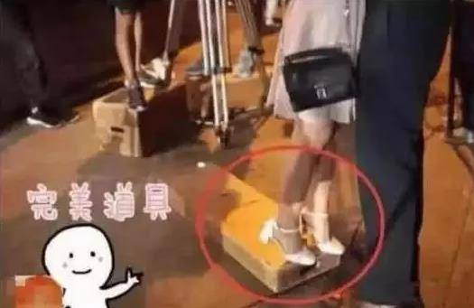 演員們拍攝吻戲時，為什麼只拍上半身？知道真相後讓人哭笑不得！