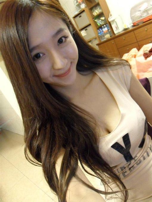 直播嗆「三重老大吃X」！連千毅背景超硬… 老婆竟是表特「真人娜美」近況酸民看傻