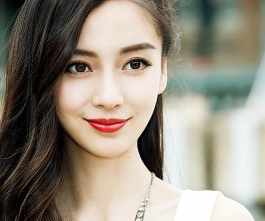 angelababy這次丟臉丟到國外，隱瞞這麼多年被揭穿，黃曉明太難堪 