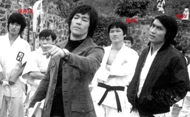 李小龍怪異練功照：圖3插300次練硬度，圖4泰森連一個也做不了