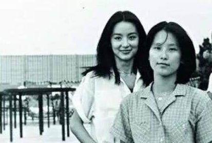 林青霞與她的親姐姐，一個仍然優雅，一個失散36年