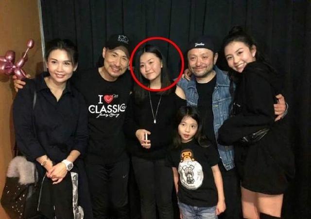 邱淑貞二女兒也長大了，身高比肩姐姐沈月，身材肉感十足長相似爸