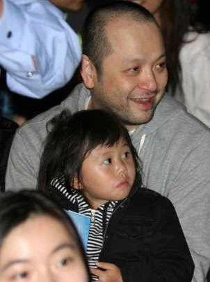 邱淑貞二女兒也長大了，身高比肩姐姐沈月，身材肉感十足長相似爸