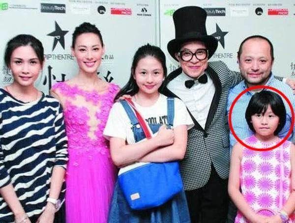 邱淑貞二女兒也長大了，身高比肩姐姐沈月，身材肉感十足長相似爸