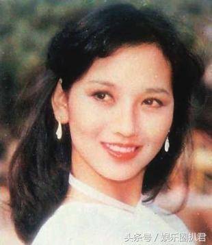 63歲趙雅芝與兒子合照似情侶，『 但網友卻紛紛注意到她的腳』~