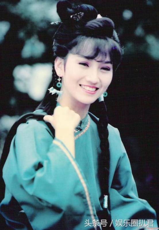 63歲趙雅芝與兒子合照似情侶，『 但網友卻紛紛注意到她的腳』~