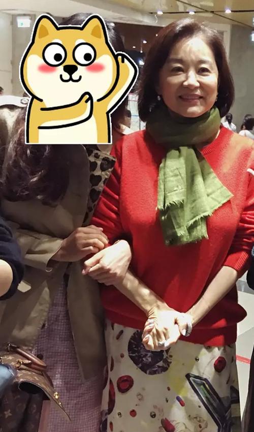 網友香港偶遇林青霞，一個動作讓人羨慕！