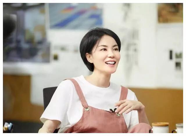 王菲個人帳號被曝光：與謝霆鋒「睡一起「照片曝光，超甜蜜!
