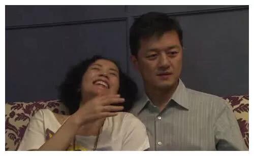王菲個人帳號被曝光：與謝霆鋒「睡一起「照片曝光，超甜蜜!