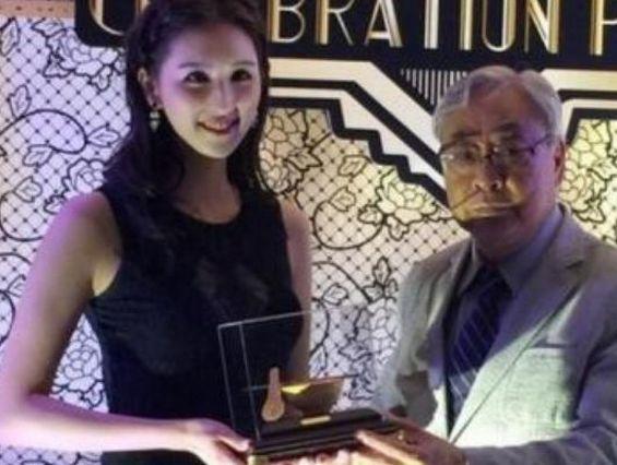 曾是體操冠軍，27歲為家還債與81歲富豪在一起，還清立馬分手！