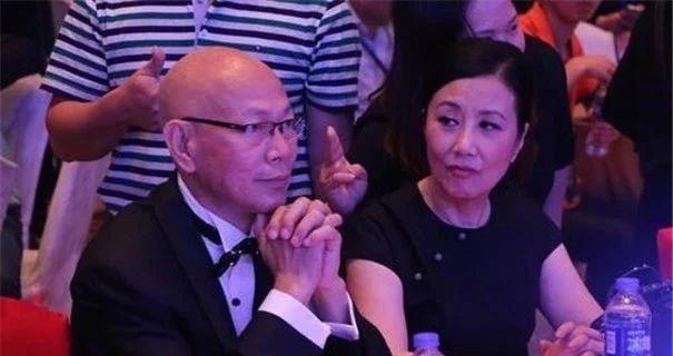 兩夫婦曾先後患癌痊癒！72歲TVB阿姐直言心痛老公羅家英再病倒~~~