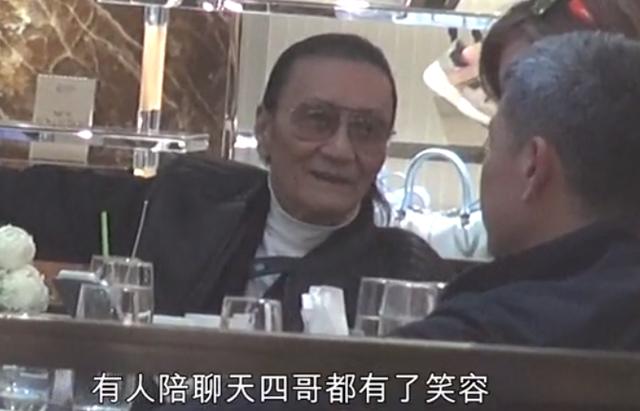 前妻秀恩愛你一口我一口的，謝賢也不甘寂寞進行回擊，約賭王四太梁安琪喝下午茶，自曝分手後獨居豪宅太枯燥！