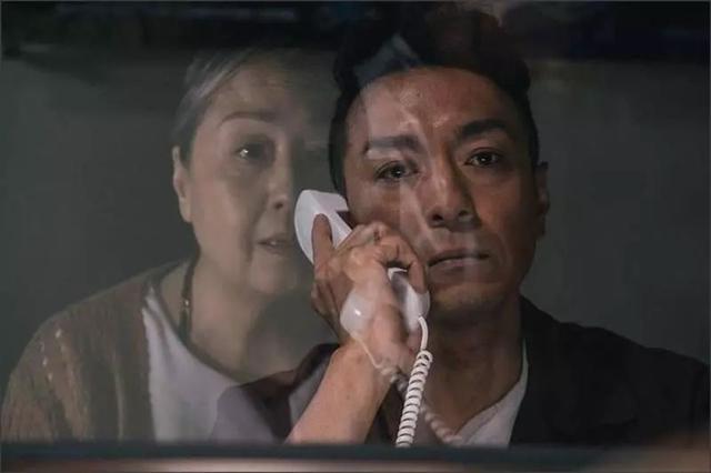 再掀臥底熱潮！53歲「民選影帝」憑TVB熱播劇爆紅：老婆都看到哭！