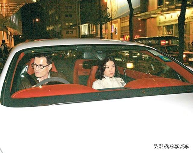 呂良偉的座駕，車牌有6有8，身價十幾億，自己動手洗車！
