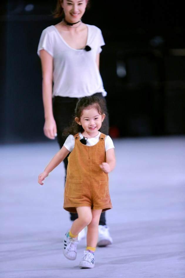 史上最靚乾媽團！Yumiko鄭希怡為女兒梁浸浸慶4歲生日❤ 天后級的她們也來啦！網民：好幸福啊～