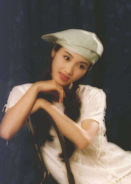 69歲的他奪走女神黎姿的初戀，娶了張國榮的前女友，現迎娶小37歲的女友！