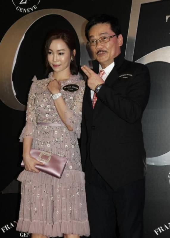 69歲的他奪走女神黎姿的初戀，娶了張國榮的前女友，現迎娶小37歲的女友！