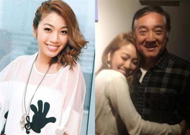 74歲秦沛外出逛街，與妻子同框像兩代人，手挽手羨煞旁人~