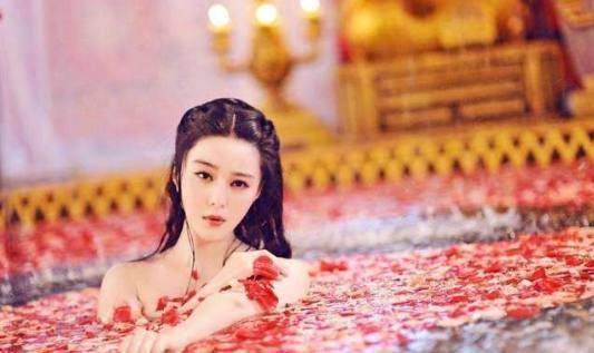 演員拍戲時的下半身是什麼狀態？看了不要笑～