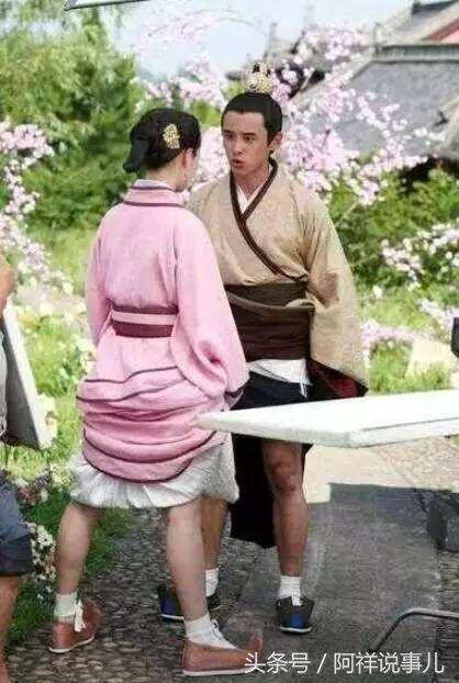 演員拍戲時的下半身是什麼狀態？看了不要笑～