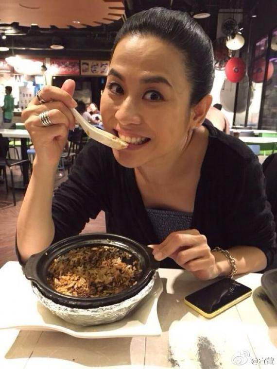 46歲宣萱「一個月內狠減5公斤」，變身美魔女！她公開超夯減肥方法，沒想到只要「簡單4招」