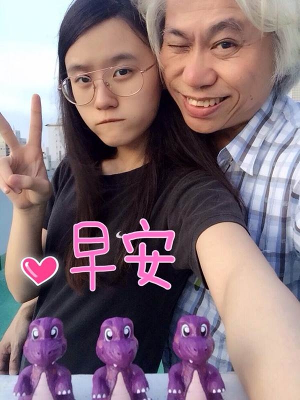 「爺孫戀」婚禮正式喊停！看林靖恩拍照的這個「小細節」..就知道小女孩想「明白」了！那種糟老頭根本不值得留戀！眾人都叫好！