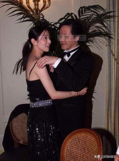 她15歲出道，戀上大24歲黑道大哥， 如今成功逆襲，身價上億!