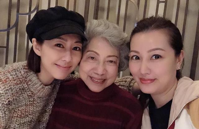 古天樂唯一承認的女友，44歲依然膚白貌美，同框胡定欣恍若凍齡！